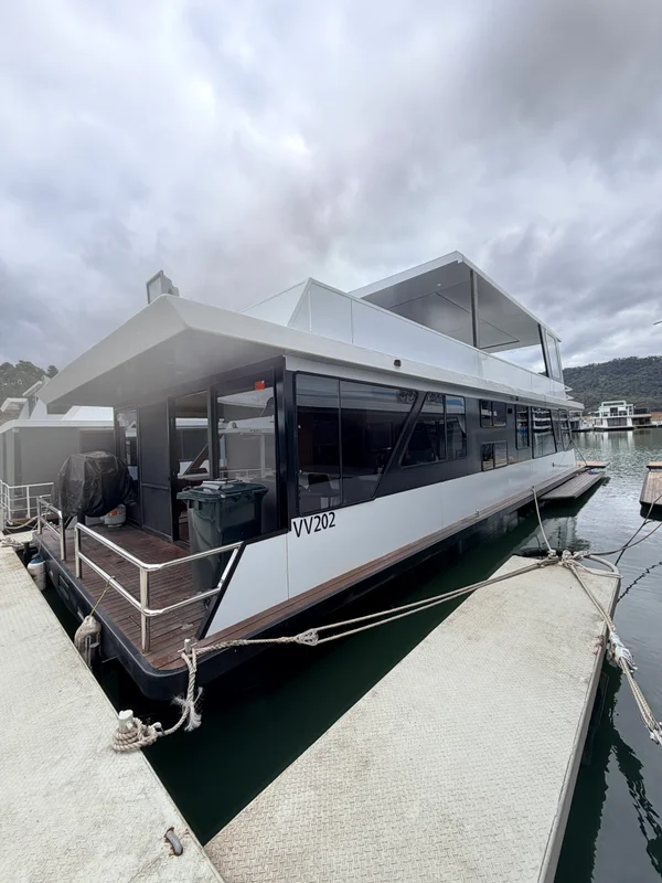 Eildon Houseboat for Sale – Kapalua